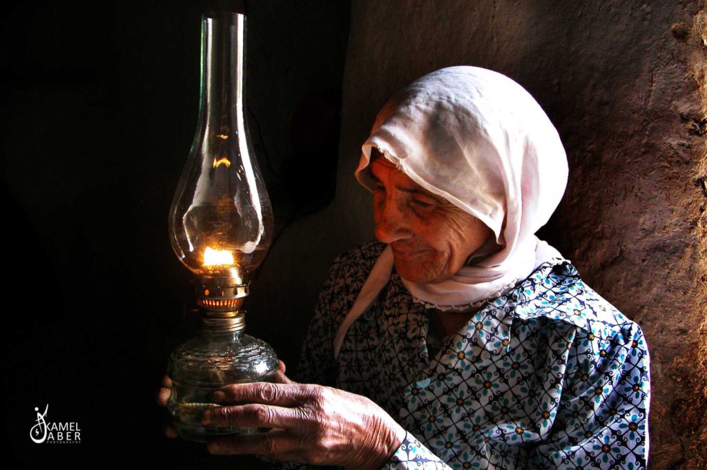 خنسا نصرالله تهتدي بنور قنديلها