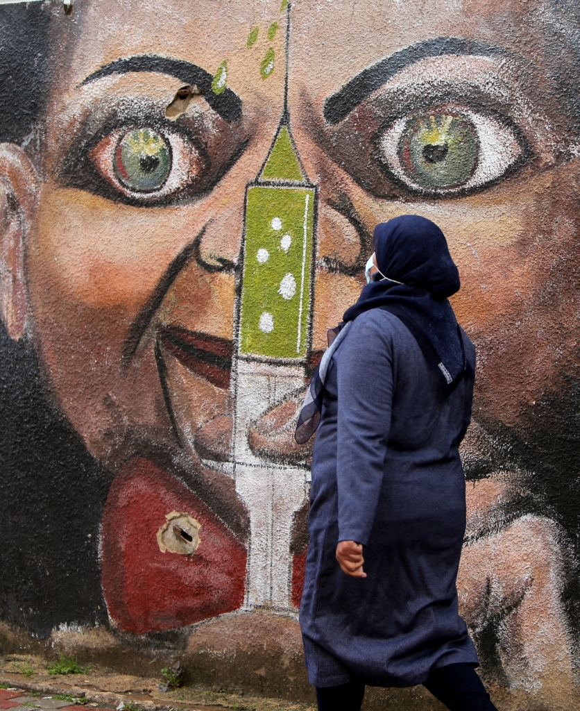 البنك الدولي الذي يموّل شراء اللقاحات حذّر من مغبّة تشكيل لجان إضافية لإدارة عملية التلقي (هيثم الموسوي)