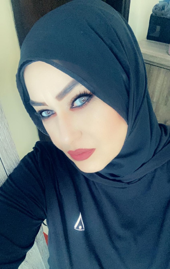 الكاتبة هدى صادق