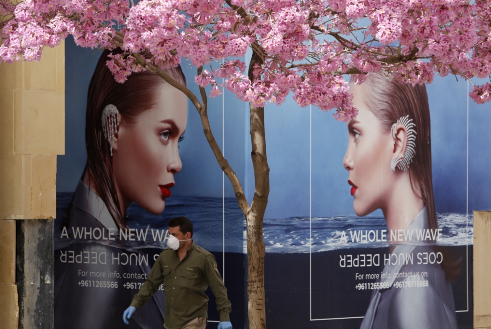 صبغة الشعر التي كانت تكلف 60 ألف ليرة تبدأ كلفتها اليوم من 250 ألفاً (مروان طحطح)