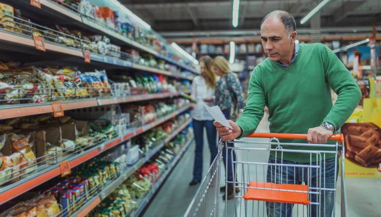 هناك نحو مليون و200 ألف عائلة بحاجة ماسة للمساعدات (getty)