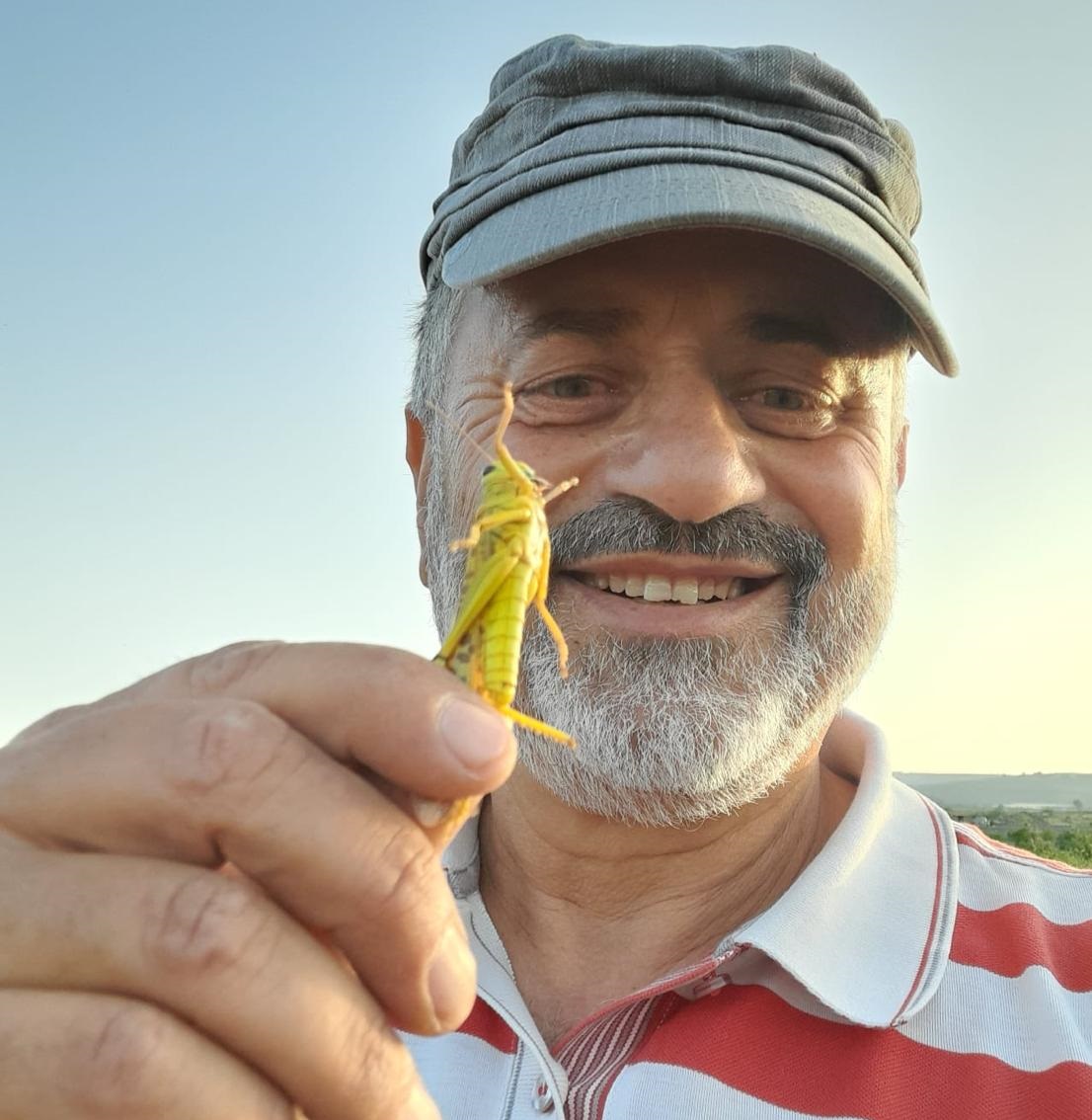 المزارع محمود عبدالله، عصر اليوم، في سهل الوزاني