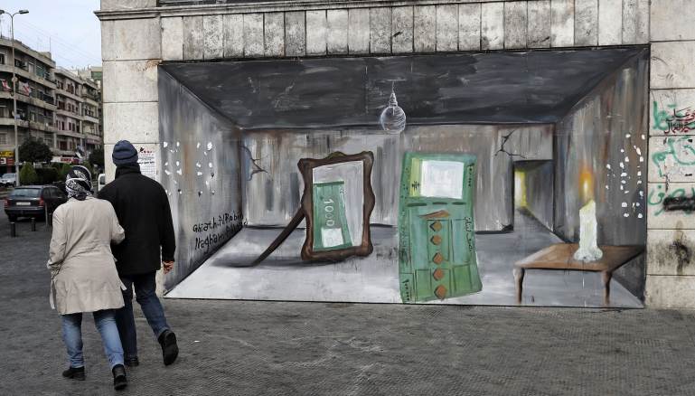 المصارف ساهمت في تعزيز الأزمة (Getty)