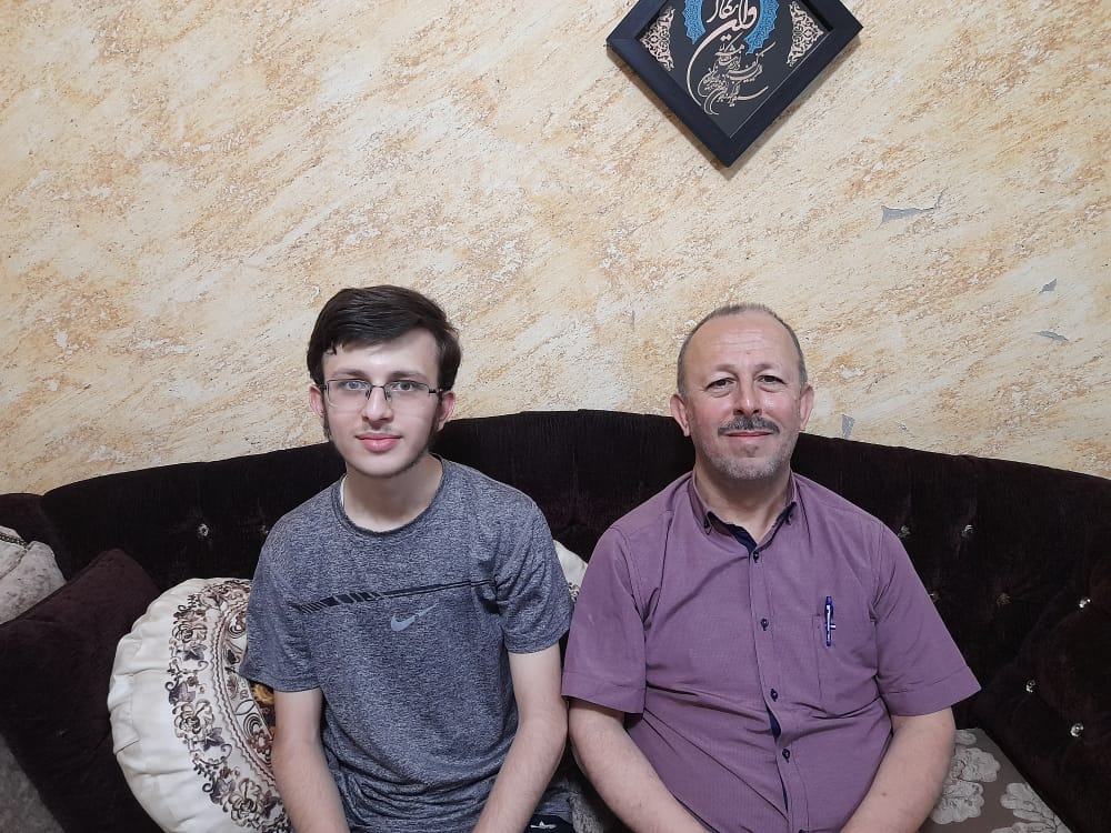 خليل عدنان سمّور إلى جانب والده.. هذا الشبل من ذاك الأسد