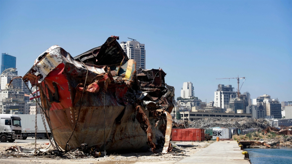 10 رافعات من أصل 16 تعطّلت ولا قدرة على إصلاحها أو شراء قطع غيار لها (أ ف ب )