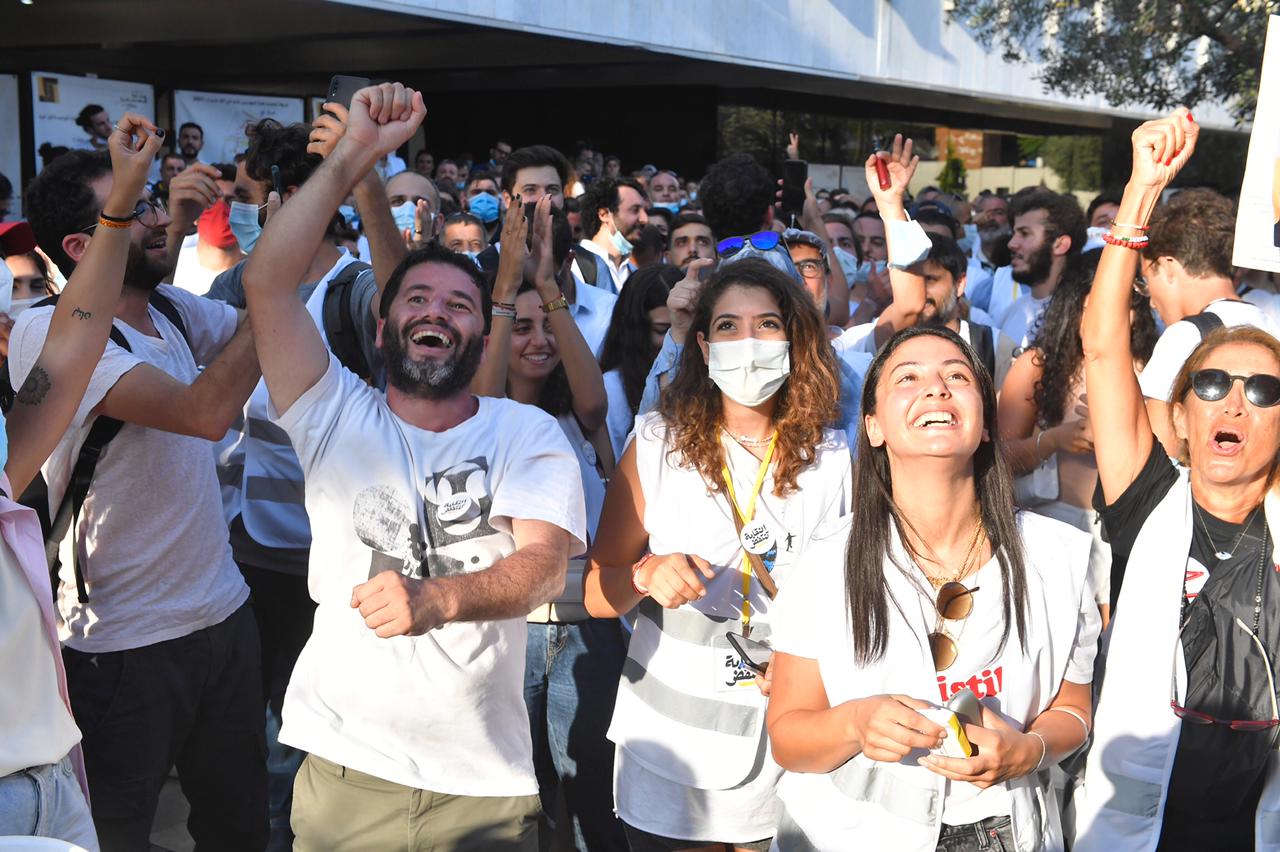 مؤيدون للوائح \