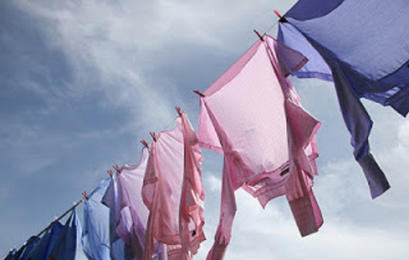 ينشرون غسيلهم على السطوح  على مرأى ومسمع من العالم