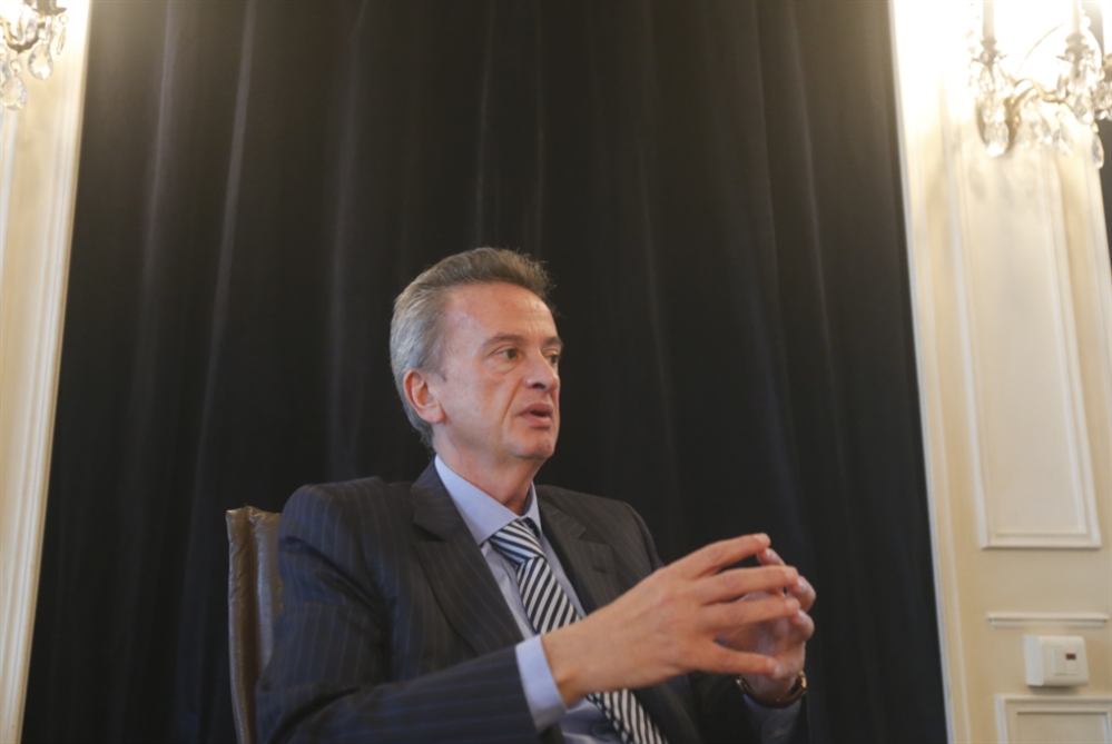 إجراءات «المركزي» تسدّ جزءاً من «فجوة» حساباته، المُقدّرة بأكثر من 55 مليار دولار (هيثم الموسوي)