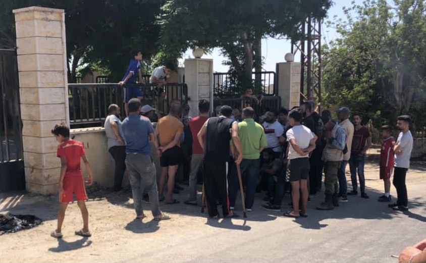 قطع الطريق  أمام محطة المياه في مركبا احتجاجا على انقطاع المياه