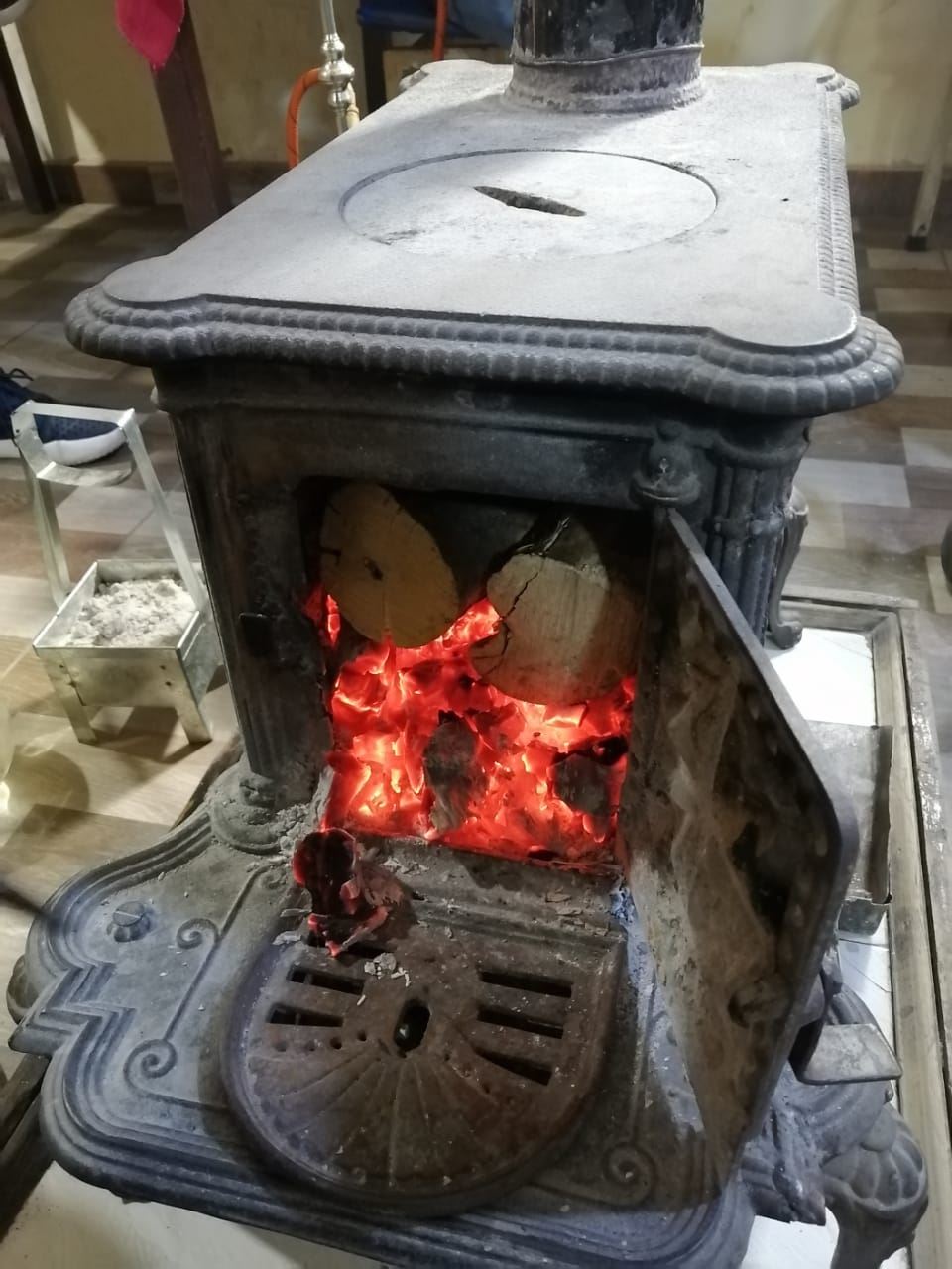 من يوميات التدفئة في الجبال