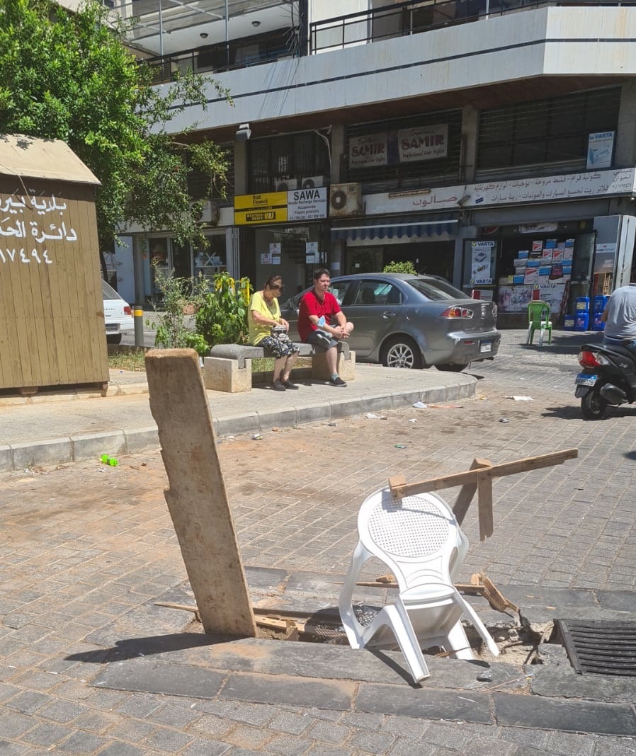 الكراسي مكان أغطية الريغارات في ساقية الجنزير