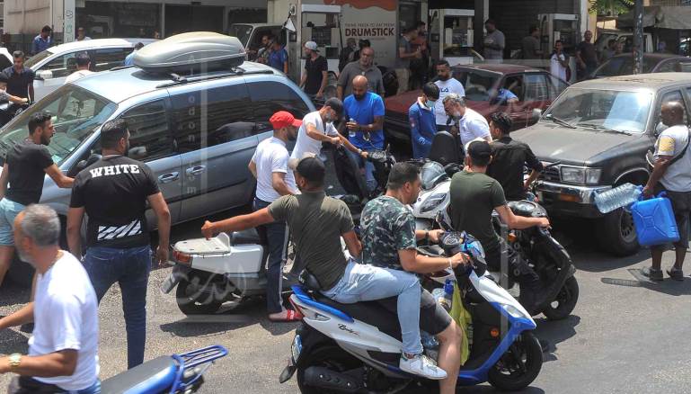 الجميع يعمل على قاعدة «احفظ بنزينك الأبيض ليومك الأسود» (مصطفى جمال الدين)