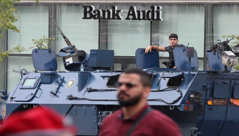 مصارف ترتكب مخالفات قانونية تصل إلى مستوى الاحتيال المتعمد والسطو على ودائع الناس (علي علوش)