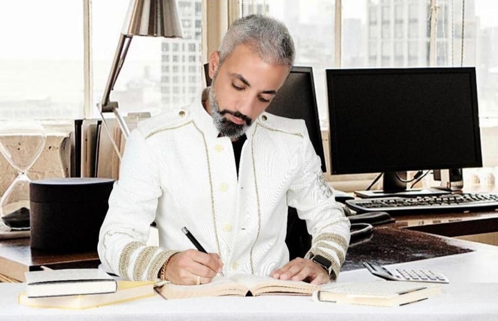 الروائي والأديب طارق دعكور المهاجر من قريته شبعا بسفح جبل الشيخ في جنوب لبنان