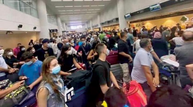 حشود مغادرة في مطار بيروت