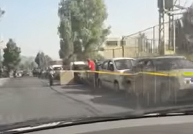 بقيت الناس أسيرة الطابور الذي رسمته البلدية ساعات وساعات وكأن أوقات الناس لا قيمة لها