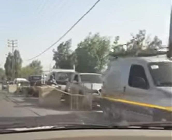 «الوقفة بالصف الطويل وعدم السماح بالدوبلة أو بالوقوف صف تاني» باتت نجاحاً يوهمنا به رئيس البلدية