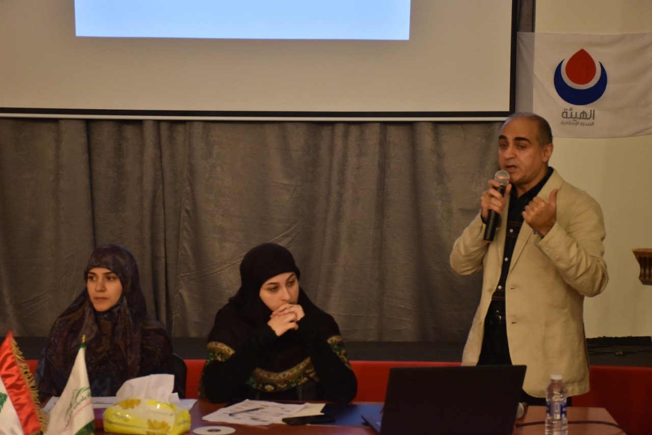 الدكتور أنيس ونا (طبيب قضاء مرجعيون) يحاضر في ندوة في بلدة الطيبة عن فيروس كورونا - أرشيف