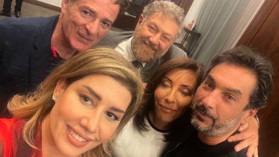 التقطت يعقوبيان الصورة للنواب الخمسة في عشاء نظمته فرقة العمل الأميركية من أجل لبنان (سوشيال ميديا)