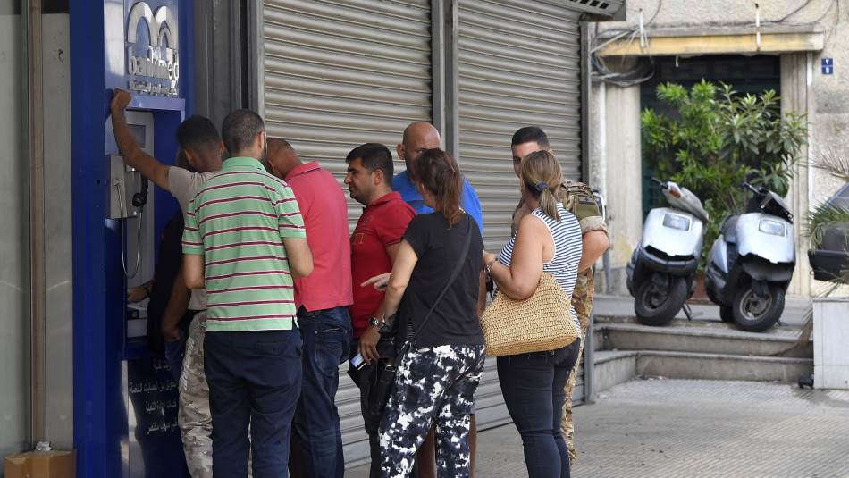 يقطع المواطن ما بين 120 و180 كلم ذهابًا وإيابًا ليقبض راتبه من زحلة (Getty)