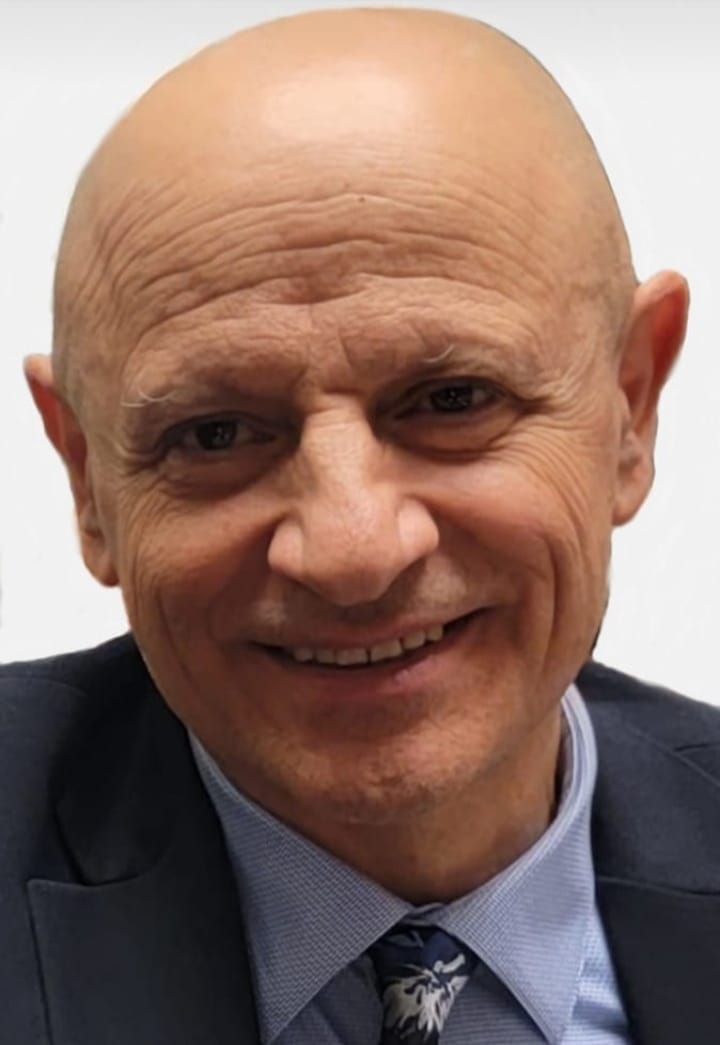 الكاتب حاطوم مفيد حاطوم