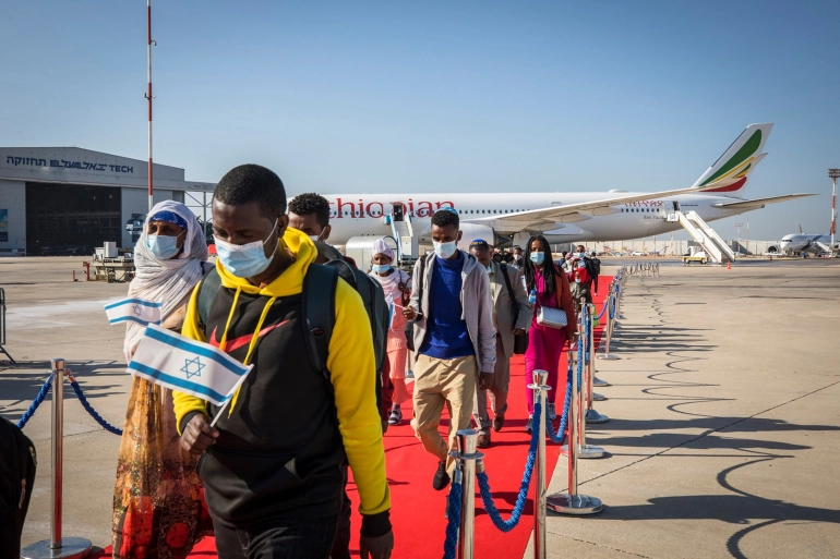 استقدام آلاف من يهود الفلاشا خلال الصراعات والأزمات التي عصفت بإثيوبيا (الجزيرة)