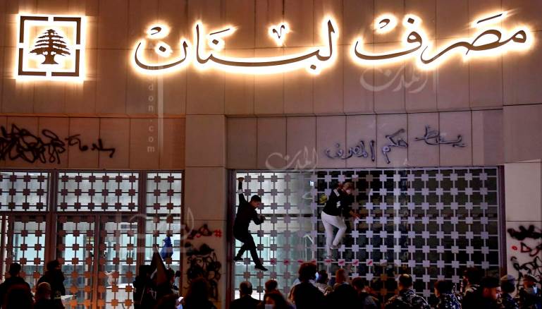 حرقت هذه الأموال في استعمالها لتمويل استيراد البنزين والمازوت والقمح (عباس سلمان)