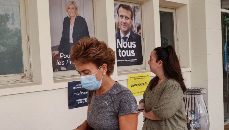 اليوم الانتخابي بالسفارة الفرنسية في بيروت (Getty)