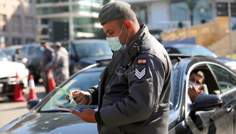 يعاني عناصر قوى الأمن الداخلي من صعوبة في الدخول إلى المستشفيات (علي علّوش)