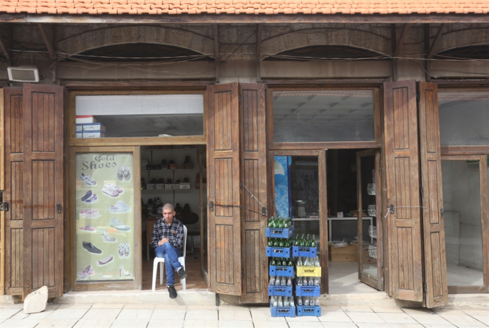 يشكو الأهالي من ارتفاع مضاعف في أسعار السلع (أرشيف ــ مروان طحطح)