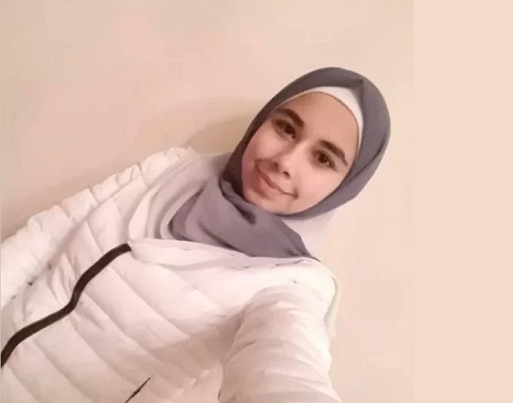 الطالبة أميره حسين زريق من ثانوية الشهيد بلال فحص في النبطية