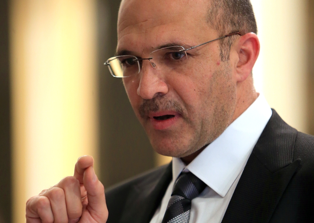 الوزير السابق حمد حسن