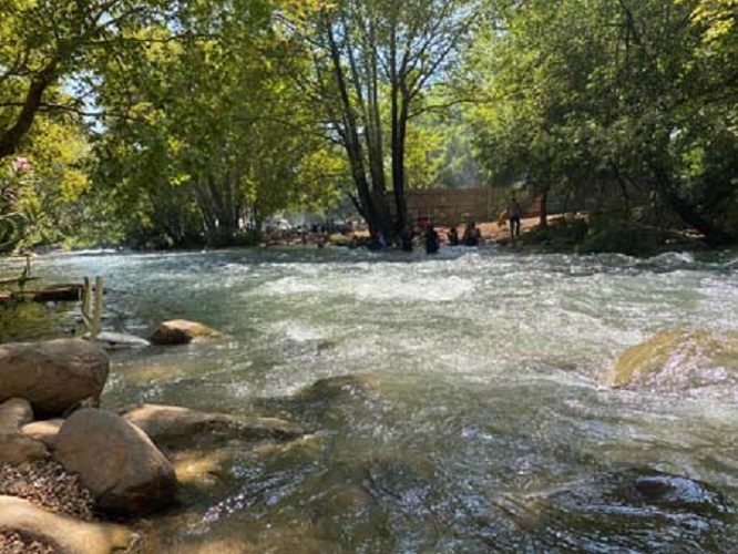 رجل الاعمال غسان القنتيس تبرع مشكورا بمحطة لضخ المياه من نبع الحاصباني الى خزان التوزيع في البلدة