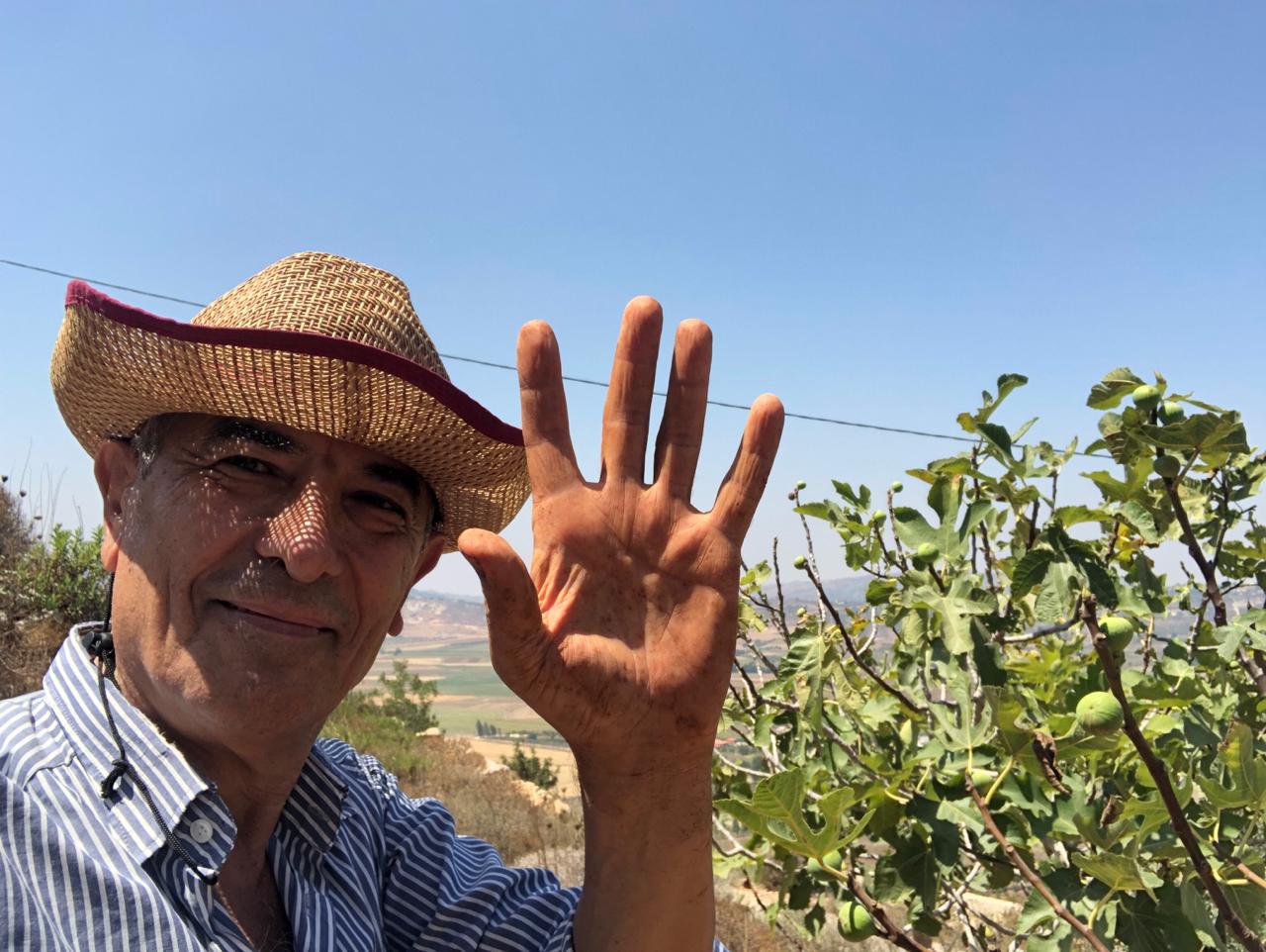 الكاتب الدكتور يوسف غزاوي