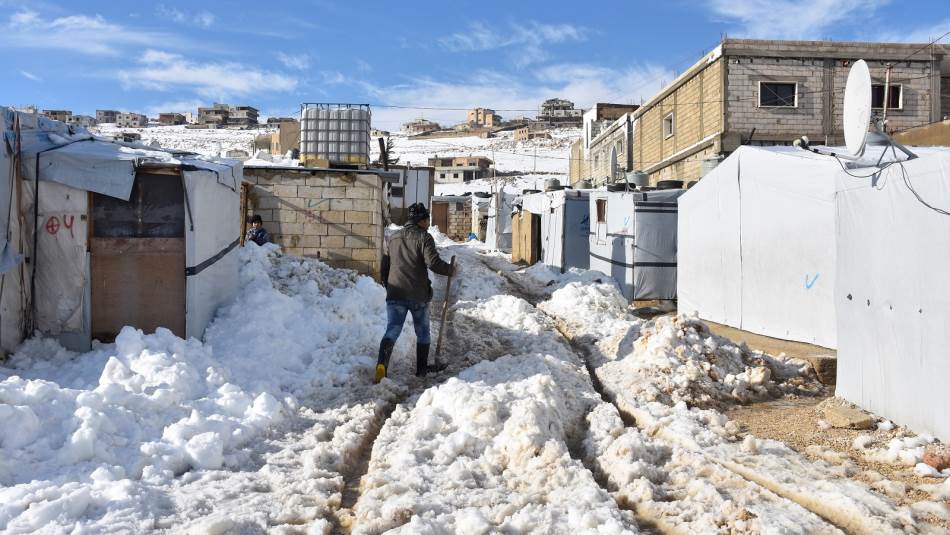 حياة المواطنين شتاءً في خطر، فهم مهددون بالموت تجمدًا من الصقيع (Getty)