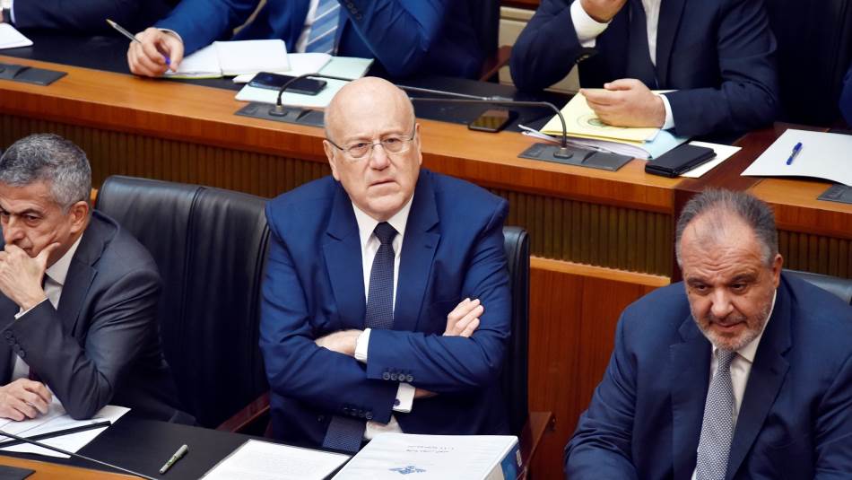 رئيس الحكومة مصغياً إلى خطب النواب (علي فواز)