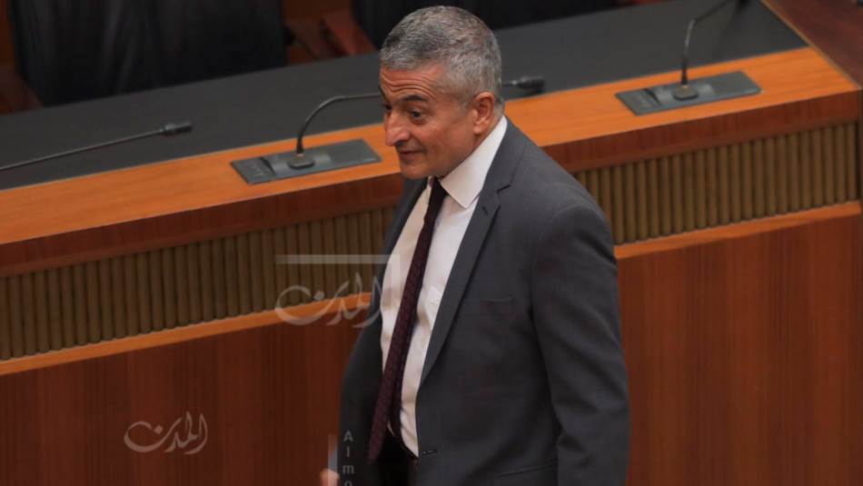 قرار وزير المالية رفع سعر الصرف إلى 15 ألف ليرة لم يكن يتيماً (علي علوش)