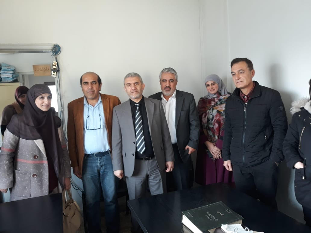 وزير العمل الدكتور مصطفى بيرم وموظفو دائرة العمل في محافظة النبطية