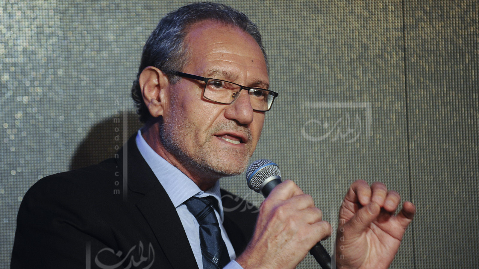 تدور شكوك كثيرة حول أداء ياسين في ملفات عدة من فريق عمله اللصيق به (مصطفى جمال الدين)