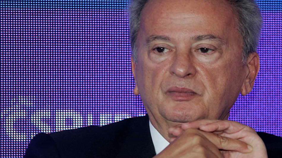 لدى سلامة الكثير من الهياكل العظميّة في خزانته