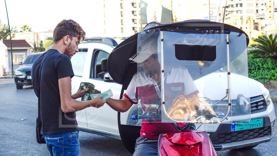 الصرافون هرّبوا أو خبأوا الأموال وسلّموا أنفسهم لفرع المعلومات (علي لمع)