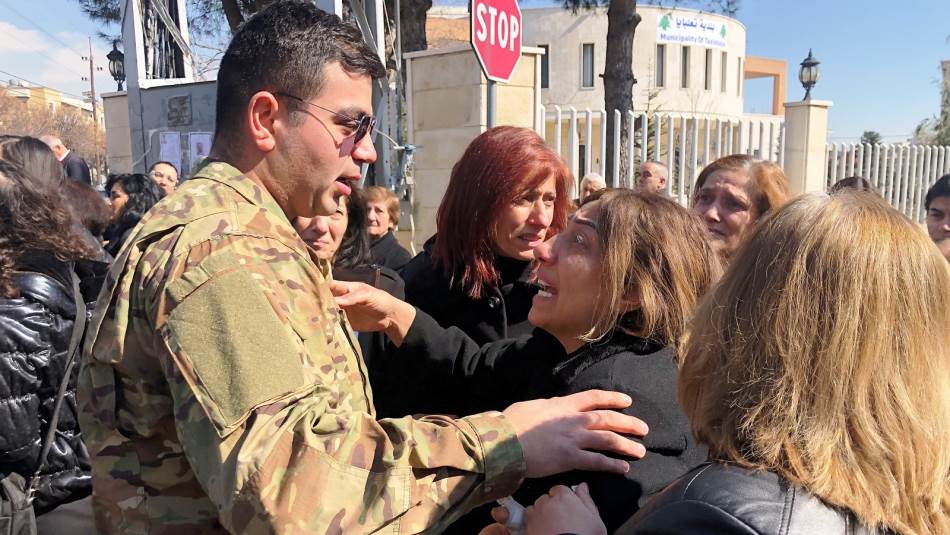 تعالت الدعوات لـ عزل  بعلبك:  لا يعود يموت الجيش ولا نحزن على أولادنا  (المدن)