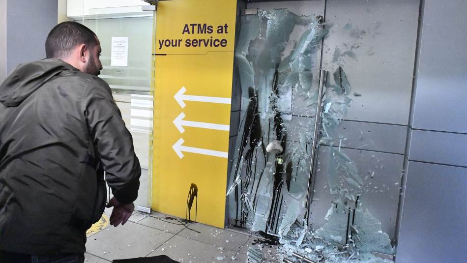 النظام القائم لم يعد لديه أي قدرة لإنتاج الحلّ (Getty)