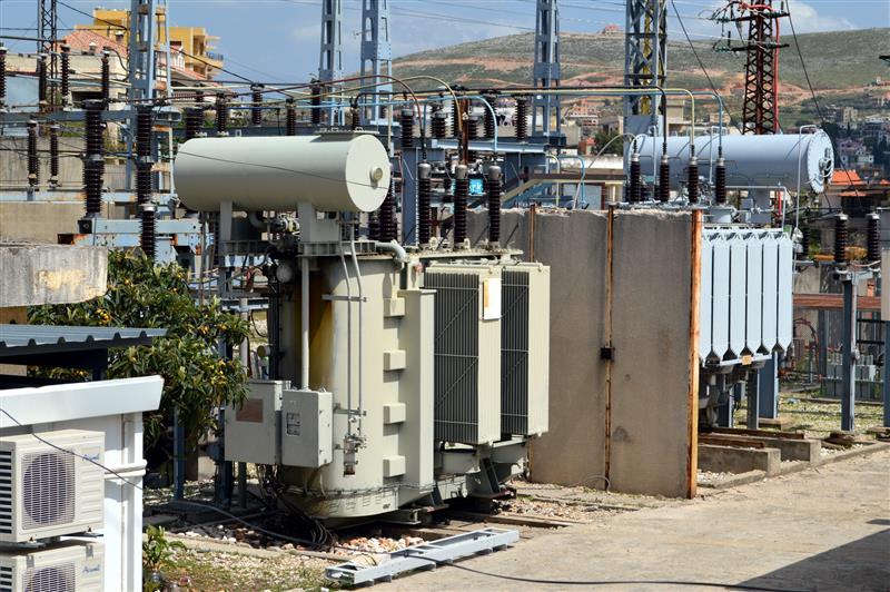 مركز توزيع الكهرباء في النبطية (أرشيف عدنان طباجة)