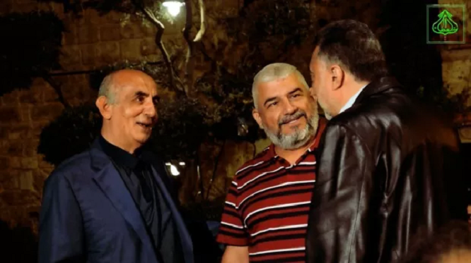 الحاج أكرم حمود خلال إقامته حفل تكريم لجنة خيام العطاء - أرشيف