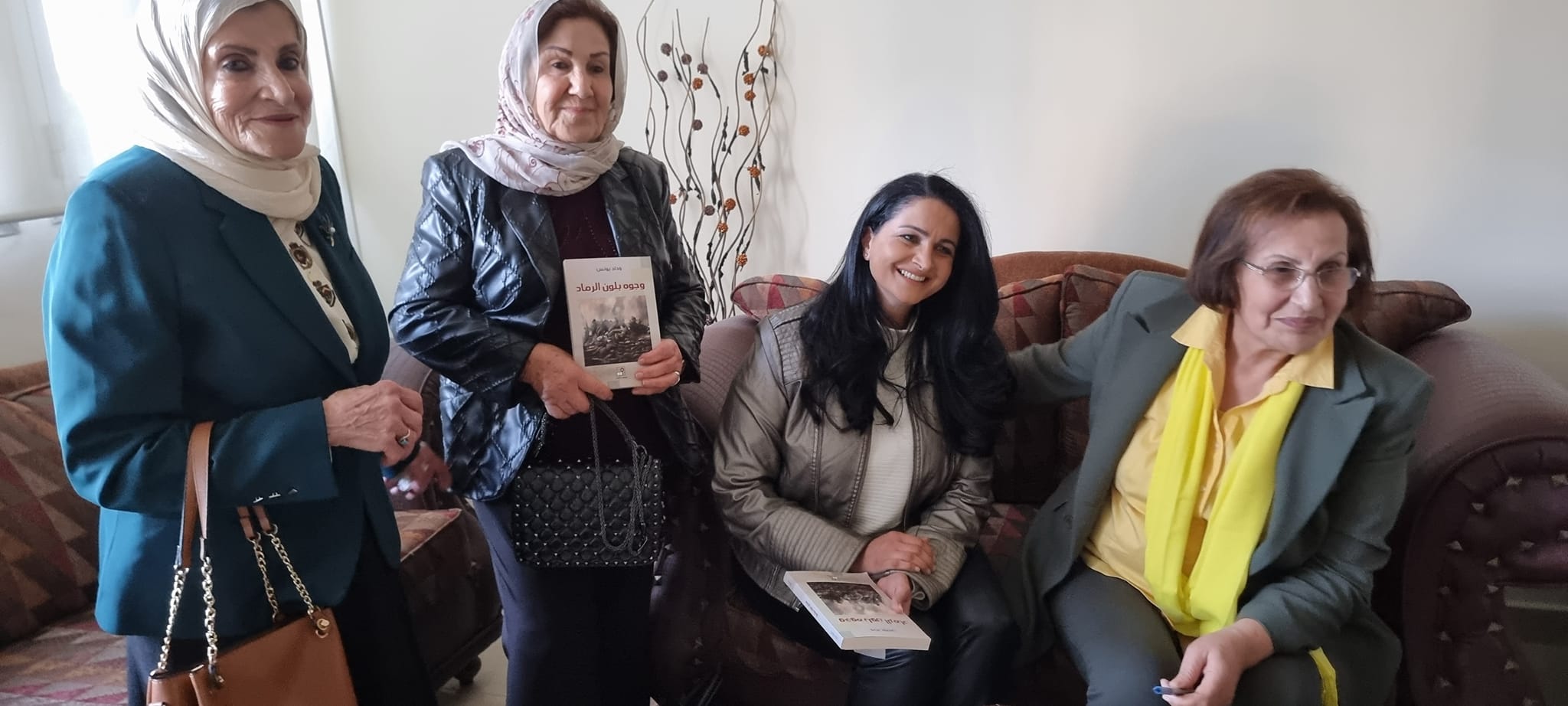 من حفل توقيع كتاب «وجوه بلون الرماد»