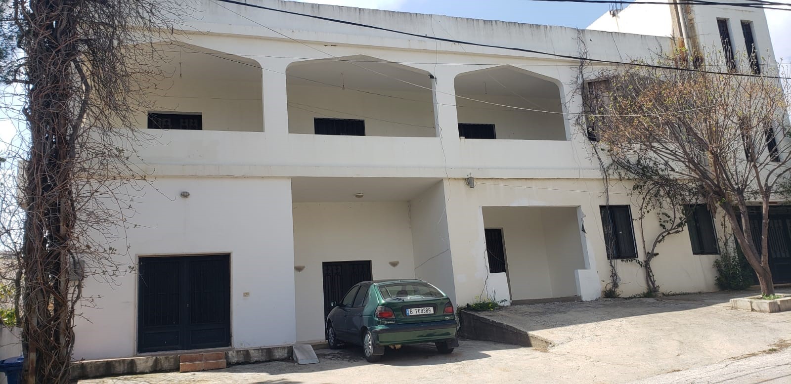 البناء جهة الشارع