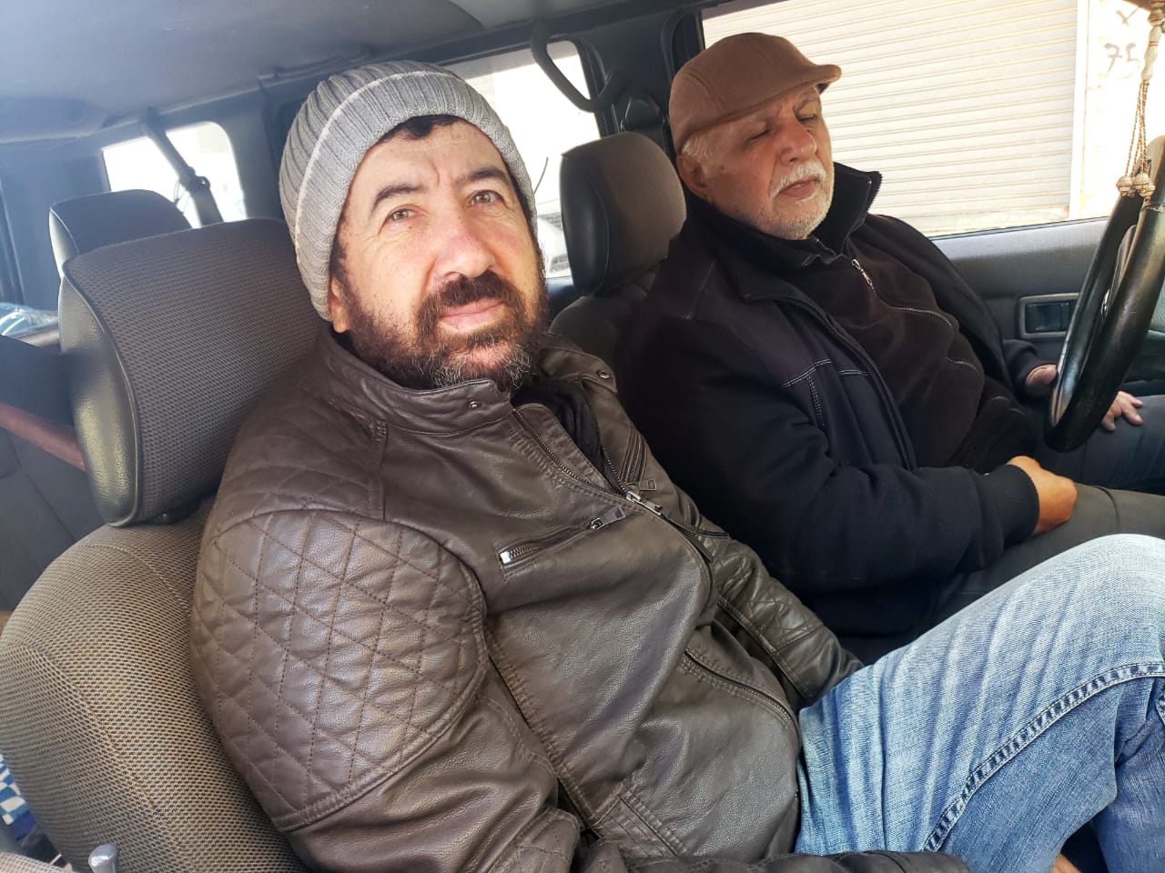 أبو خليل إبراهيم قشمر وإلى جانبه صديقه علي زريق