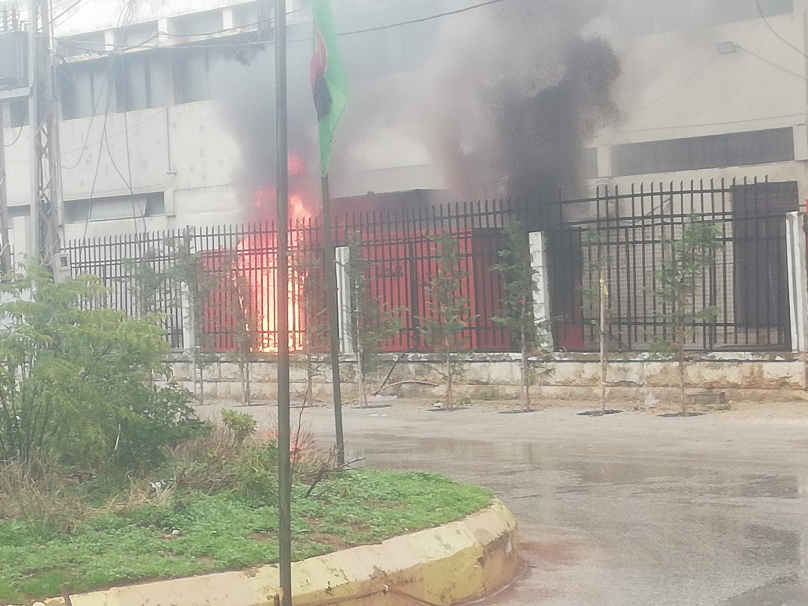 مضاعفة رسوم الصيانة في فواتير المشتركين، دون لمس صيانة فعلية وأضعف الايمان وضع نظم للحماية من الحرائق