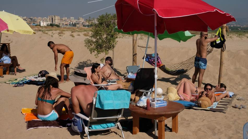 على المواطن أن يدفع راتبه لقضاء يوم مشمس على البحر